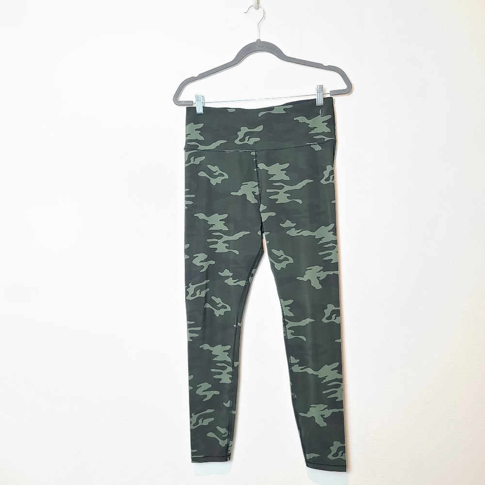 GOOD AMERICAN The Core Strength High-Waisted Green Camo Leggings - Picture 3 of 11